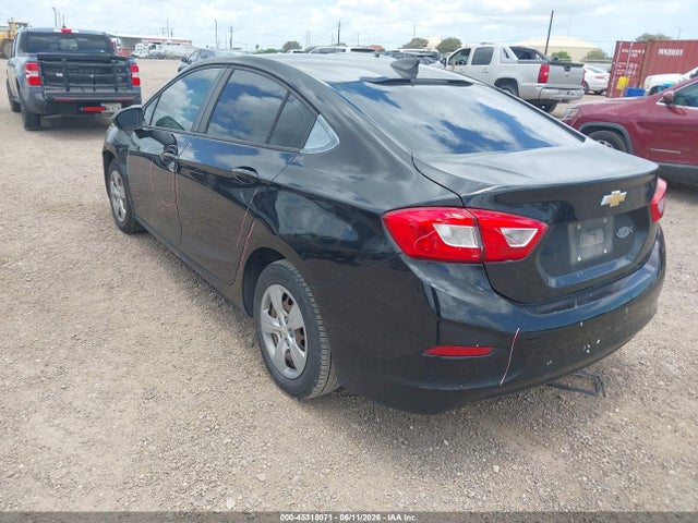 45318071 :رقم المزاد ، 1G1BC5SM8J7215446 vin ، 2018 Chevrolet Cruze Ls Auto مزاد بيع