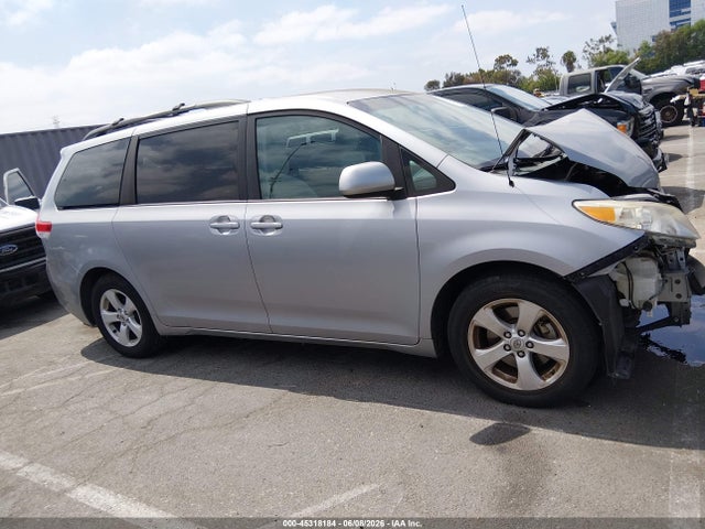 45318184 :رقم المزاد ، 5TDKK3DC7DS280818 vin ، 2013 Toyota Sienna Le V6 8 Passenger مزاد بيع