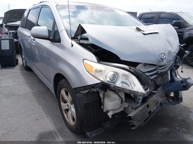 45318184 :رقم المزاد ، 5TDKK3DC7DS280818 vin ، 2013 Toyota Sienna Le V6 8 Passenger مزاد بيع