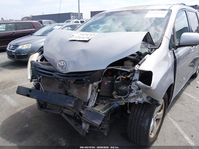 45318184 :رقم المزاد ، 5TDKK3DC7DS280818 vin ، 2013 Toyota Sienna Le V6 8 Passenger مزاد بيع