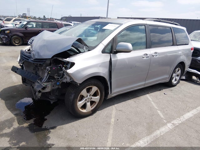 45318184 :رقم المزاد ، 5TDKK3DC7DS280818 vin ، 2013 Toyota Sienna Le V6 8 Passenger مزاد بيع
