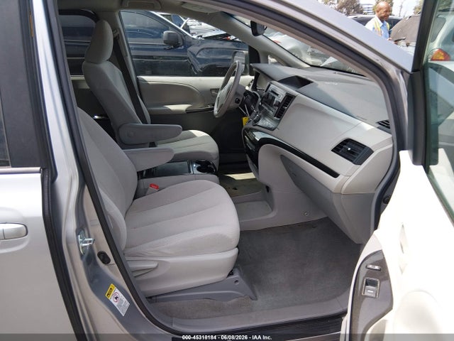 45318184 :رقم المزاد ، 5TDKK3DC7DS280818 vin ، 2013 Toyota Sienna Le V6 8 Passenger مزاد بيع