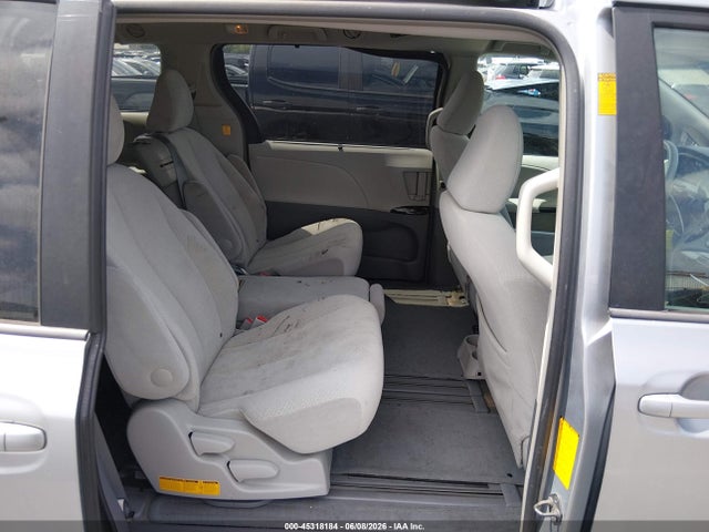 45318184 :رقم المزاد ، 5TDKK3DC7DS280818 vin ، 2013 Toyota Sienna Le V6 8 Passenger مزاد بيع