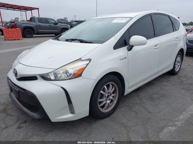 Toyota Prius V Three 2016 JTDZN3EU2GJ044186 Image 2