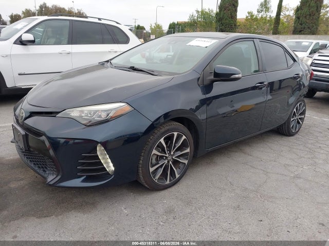 Toyota COROLLA SE 2018 5YFBURHE8JP775610 Image 2