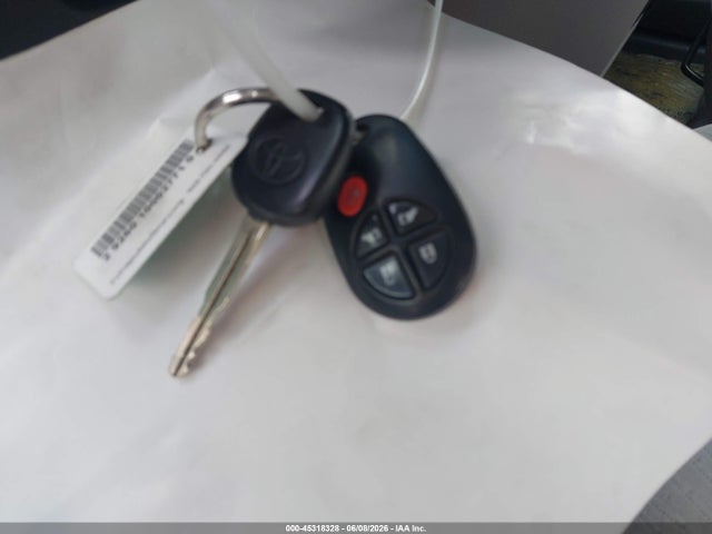 5TDKK3DC8GS730531 Toyota Sienna Le 8 Passenger
