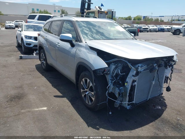 Toyota Highlander Xle 2024 5TDKDRAH3RS538823 Image 1