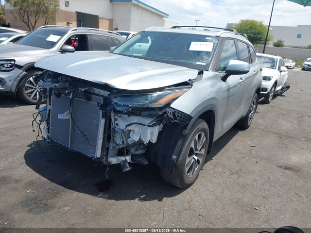 Toyota Highlander Xle 2024 5TDKDRAH3RS538823 Image 2