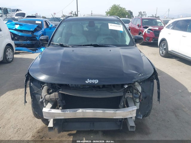 3C4NJCBB4JT488554 Jeep Compass Sun And Wheel Fwd
