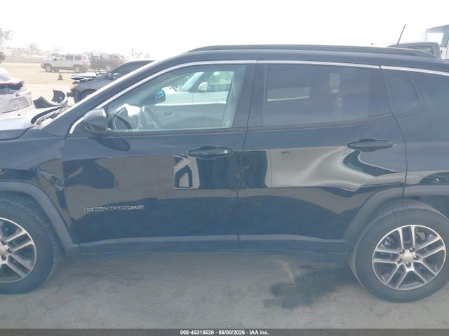 3C4NJCBB4JT488554 Jeep Compass Sun And Wheel Fwd
