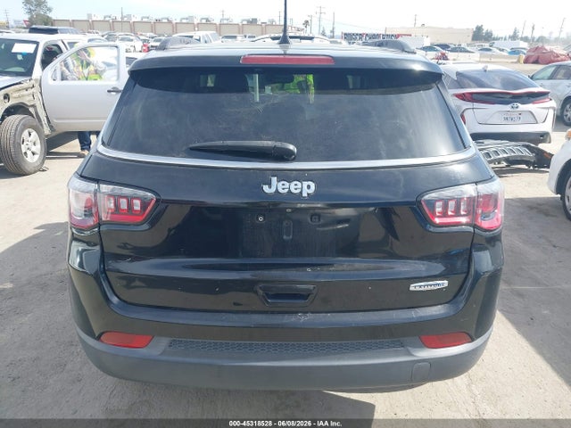 3C4NJCBB4JT488554 Jeep Compass Sun And Wheel Fwd