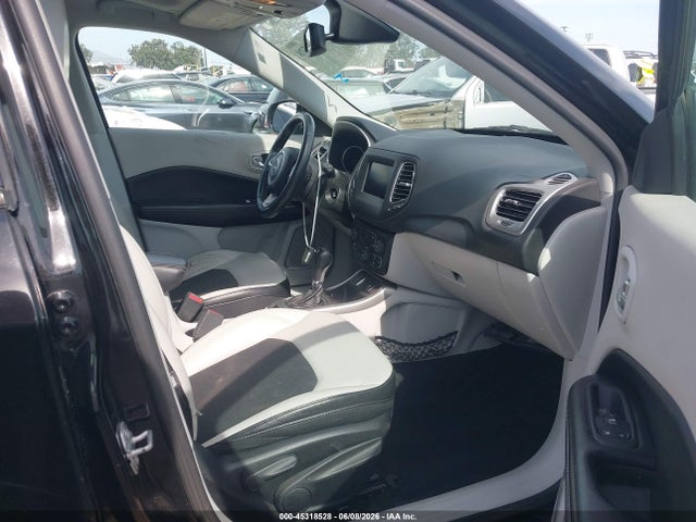 3C4NJCBB4JT488554 Jeep Compass Sun And Wheel Fwd