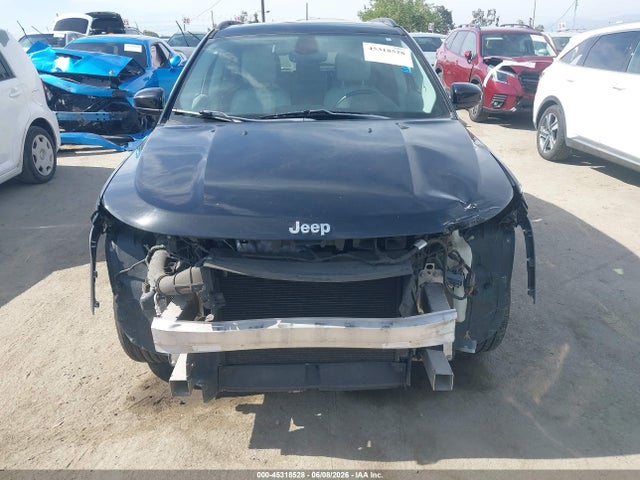 3C4NJCBB4JT488554 Jeep Compass Sun And Wheel Fwd