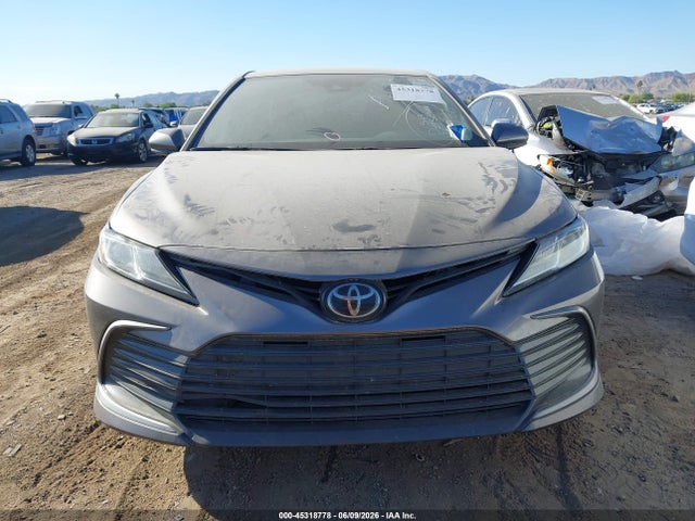 45318778 :رقم المزاد ، 4T1C11AKXNU037245 vin ، 2022 Toyota Camry Le مزاد بيع