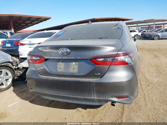 45318778 :رقم المزاد ، 4T1C11AKXNU037245 vin ، 2022 Toyota Camry Le مزاد بيع