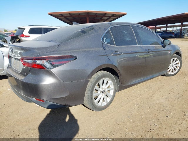 45318778 :رقم المزاد ، 4T1C11AKXNU037245 vin ، 2022 Toyota Camry Le مزاد بيع