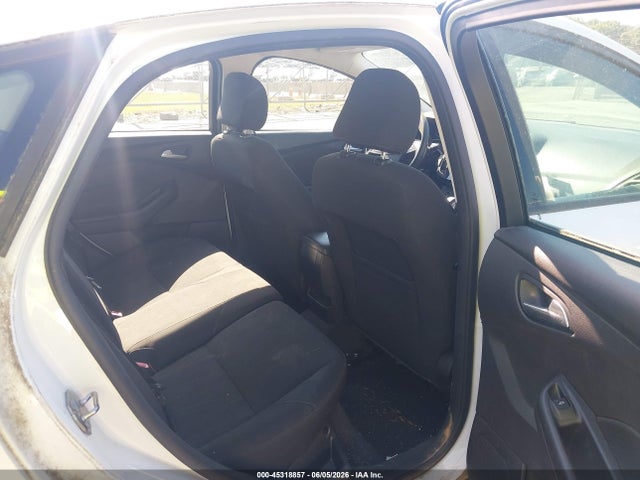 45318857 :رقم المزاد ، 1FADP3K27FL204725 vin ، 2015 Ford Focus Se مزاد بيع