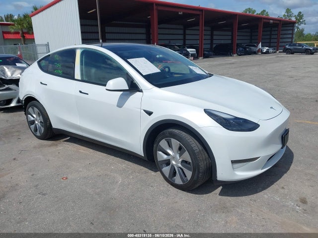 Tesla Model Y Long Range Dual Motor All-wheel Drive 2024 7SAYGDEEXRA253965 zdjęcie główne