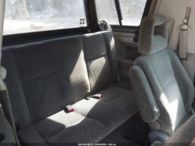 Продажа на аукционе авто 2002 Chevrolet Tracker Zr2, vin: 2CNBJ78C826925774, номер лота: 45319272