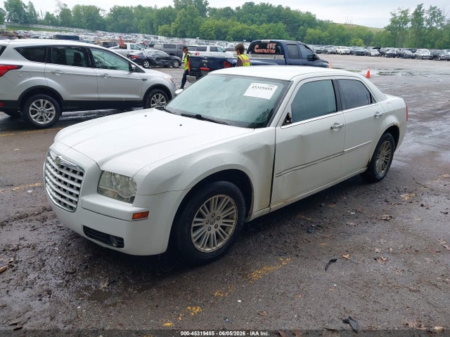 45319455 :رقم المزاد ، 2C3CA1CV4AH279929 vin ، 2010 Chrysler 300 Touring Plus مزاد بيع