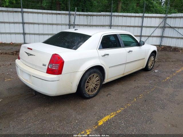 45319455 :رقم المزاد ، 2C3CA1CV4AH279929 vin ، 2010 Chrysler 300 Touring Plus مزاد بيع