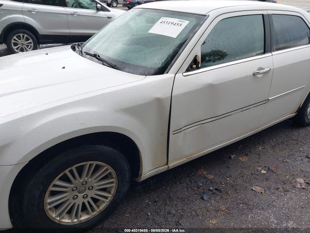 45319455 :رقم المزاد ، 2C3CA1CV4AH279929 vin ، 2010 Chrysler 300 Touring Plus مزاد بيع