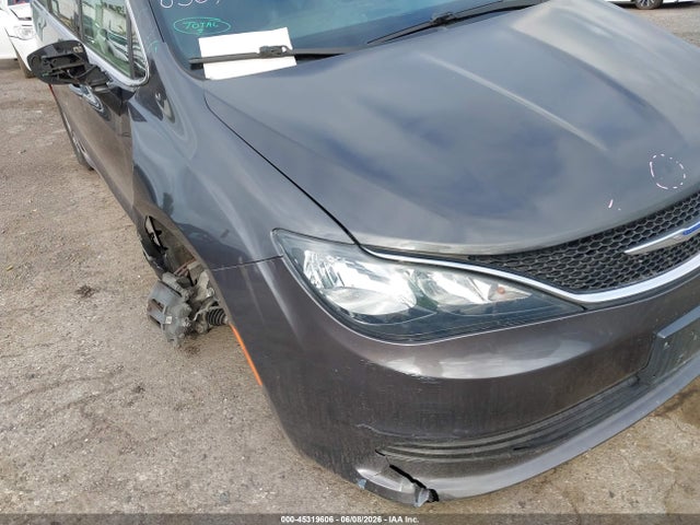 45319606 :رقم المزاد ، 2C4RC1DG1LR151600 vin ، 2020 Chrysler Voyager Lxi مزاد بيع