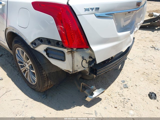 45319703 :رقم المزاد ، 1GYKNBRS4HZ316707 vin ، 2017 Cadillac Xt5 Luxury مزاد بيع
