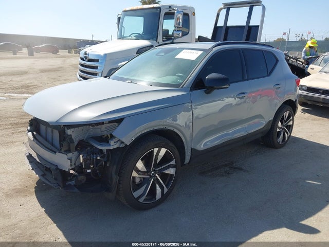 Volvo Xc40 B5 Ultimate Dark Theme 2024 YV4L12UM8R2336240 Image 2