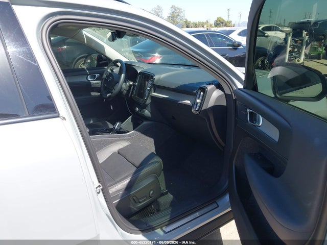Volvo Xc40 B5 Ultimate Dark Theme 2024 YV4L12UM8R2336240 Image 5