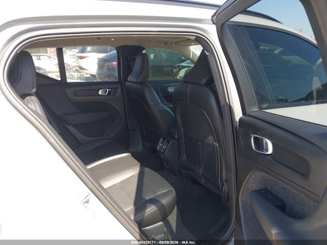 Volvo Xc40 B5 Ultimate Dark Theme 2024 YV4L12UM8R2336240 Image 8