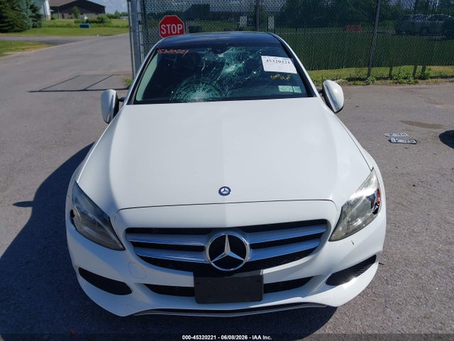 2015 Mercedes-benz C 300 4matic მანქანა იყიდება აუქციონზე, vin: 55SWF4KB3FU083124, აუქციონის ნომერი: 45320221