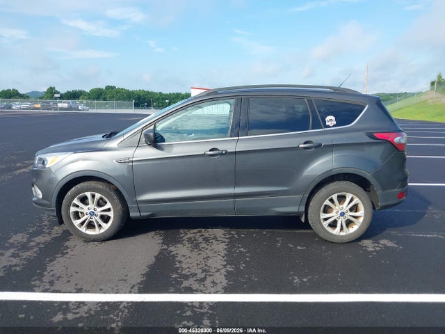 45320300 :رقم المزاد ، 1FMCU0GD6JUC54523 vin ، 2018 Ford Escape Se مزاد بيع