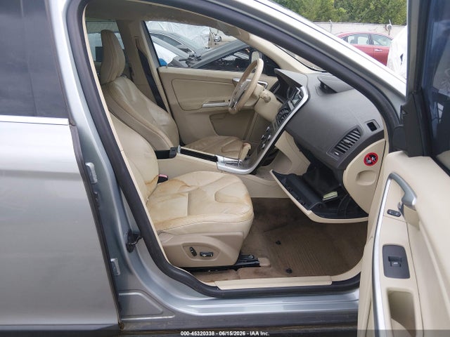 2011 Volvo Xc60 T6/t6 R-design მანქანა იყიდება აუქციონზე, vin: YV4902DZ7B2150073, აუქციონის ნომერი: 45320338