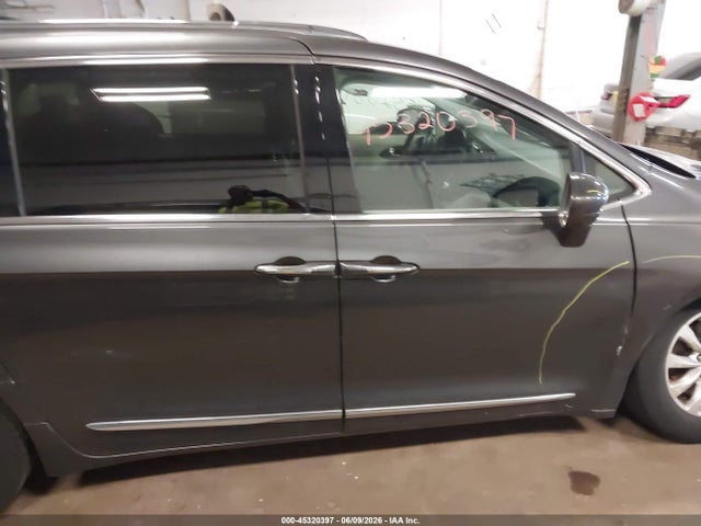 2018 Chrysler Pacifica Touring L მანქანა იყიდება აუქციონზე, vin: 2C4RC1BGXJR110463, აუქციონის ნომერი: 45320397