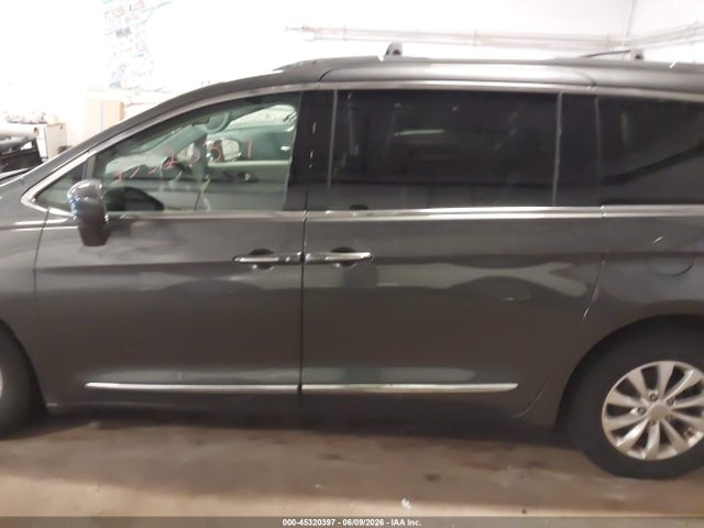 2018 Chrysler Pacifica Touring L მანქანა იყიდება აუქციონზე, vin: 2C4RC1BGXJR110463, აუქციონის ნომერი: 45320397