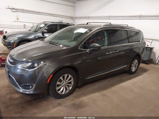 2018 Chrysler Pacifica Touring L მანქანა იყიდება აუქციონზე, vin: 2C4RC1BGXJR110463, აუქციონის ნომერი: 45320397