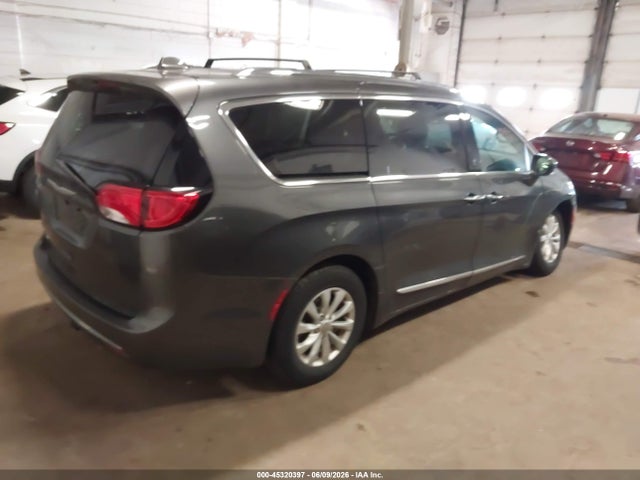 2018 Chrysler Pacifica Touring L მანქანა იყიდება აუქციონზე, vin: 2C4RC1BGXJR110463, აუქციონის ნომერი: 45320397