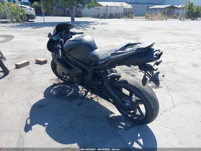 45320437 :رقم المزاد ، SMTD00NS2AJ411005 vin ، 2010 Triumph Motorcycle Daytona 675 مزاد بيع