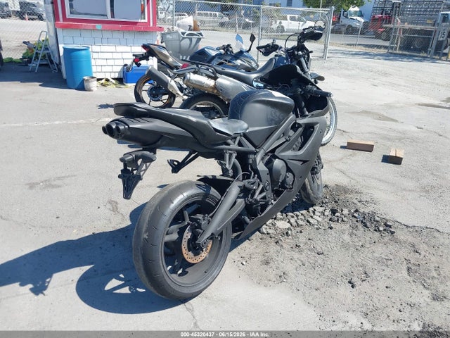45320437 :رقم المزاد ، SMTD00NS2AJ411005 vin ، 2010 Triumph Motorcycle Daytona 675 مزاد بيع