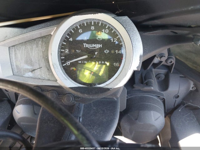 45320437 :رقم المزاد ، SMTD00NS2AJ411005 vin ، 2010 Triumph Motorcycle Daytona 675 مزاد بيع