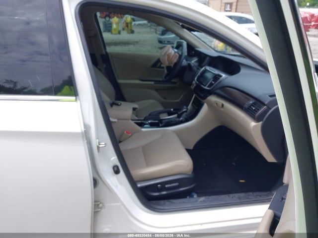 1HGCR3F92GA027782 Honda Accord Touring