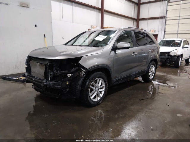 KIA Sorento Lx V6 2015 5XYKT4A72FG588456 Image 2