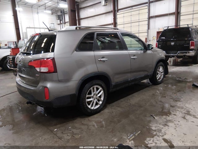 KIA Sorento Lx V6 2015 5XYKT4A72FG588456 Image 4