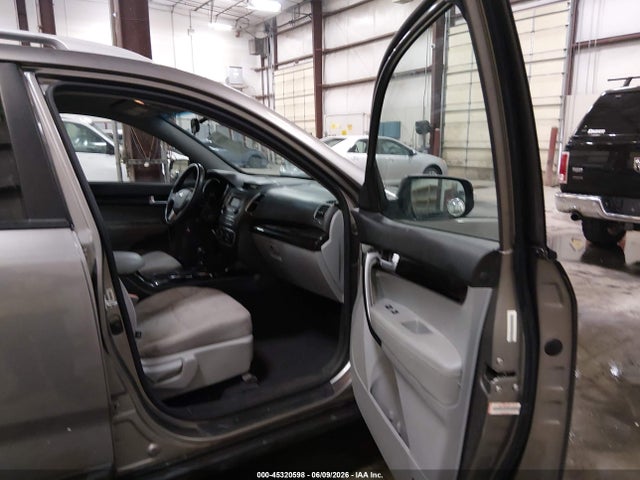 KIA Sorento Lx V6 2015 5XYKT4A72FG588456 Image 5
