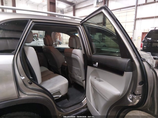 KIA Sorento Lx V6 2015 5XYKT4A72FG588456 Image 8