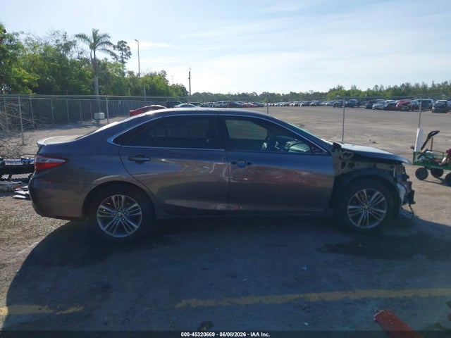 45320669 :رقم المزاد ، 4T1BF1FK7FU492254 vin ، 2015 Toyota Camry Se مزاد بيع