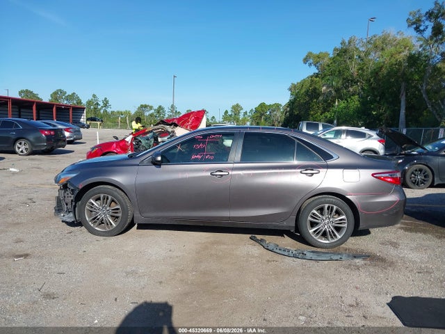 45320669 :رقم المزاد ، 4T1BF1FK7FU492254 vin ، 2015 Toyota Camry Se مزاد بيع
