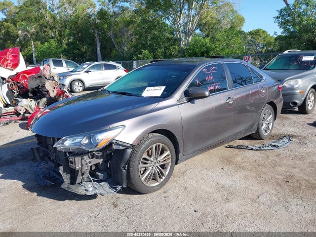 45320669 :رقم المزاد ، 4T1BF1FK7FU492254 vin ، 2015 Toyota Camry Se مزاد بيع