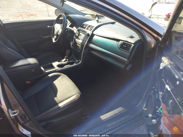 45320669 :رقم المزاد ، 4T1BF1FK7FU492254 vin ، 2015 Toyota Camry Se مزاد بيع